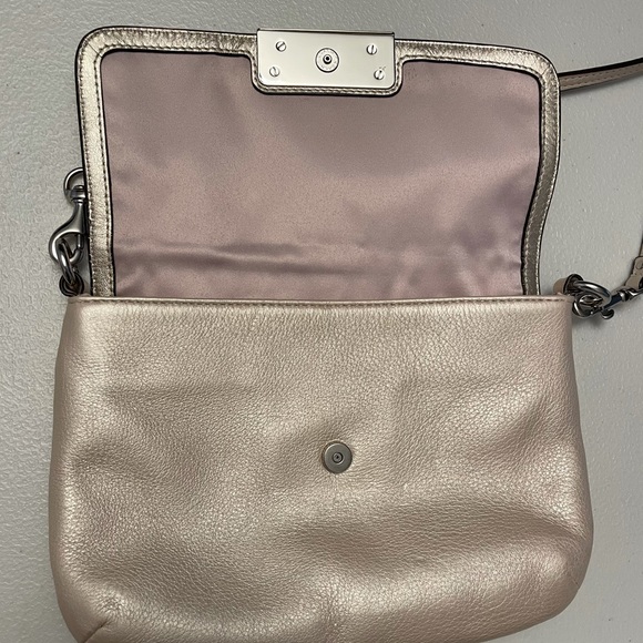 Coach brand leather small crossbody purse - Picture 4 of 6